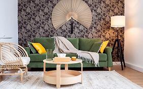 Boho Chic Escape - Hypercenter